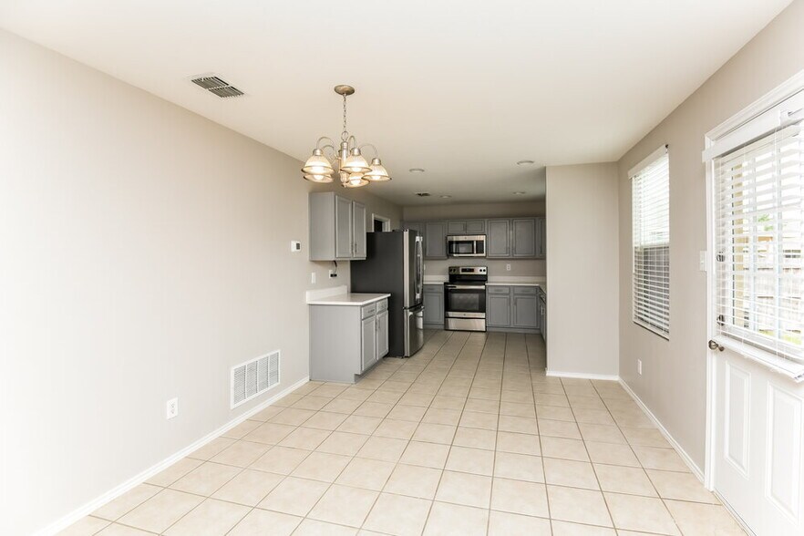 Building Photo - 221 Weber River tr