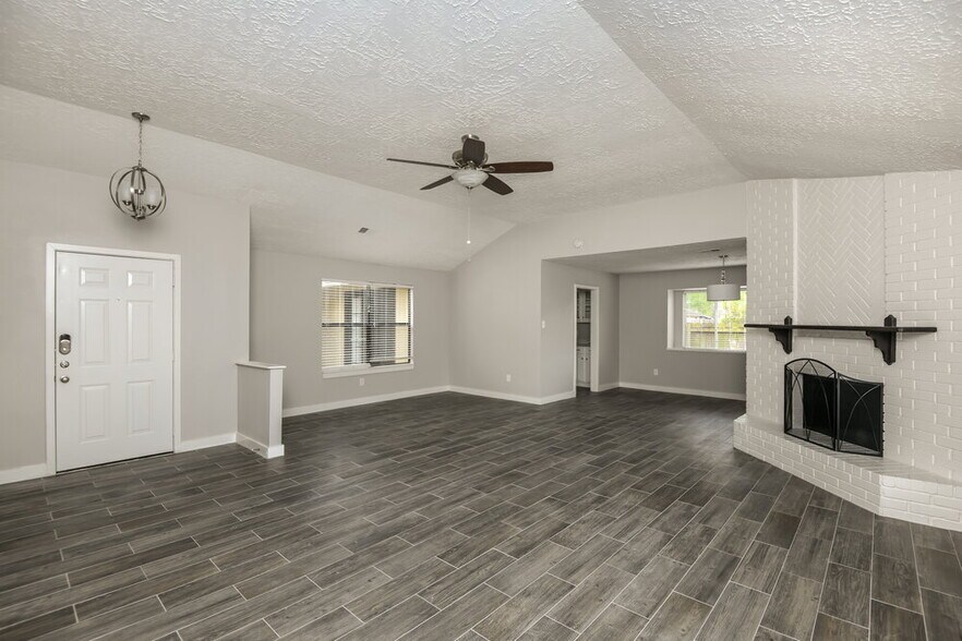 Building Photo - 4403 Pawnee St