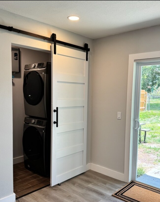 Building Photo - House close to UCF & Valencia with 4 Bedrooms for Students!