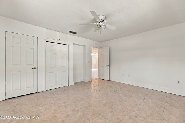 Building Photo - 215 Pelican Dr