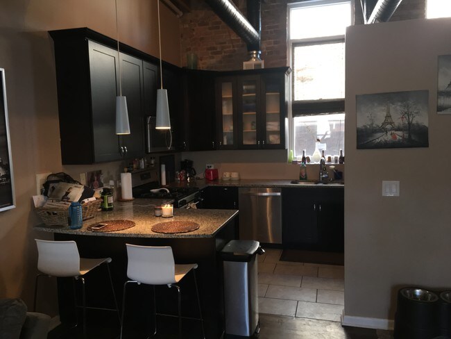 Kitchen - 2334 W Polk St