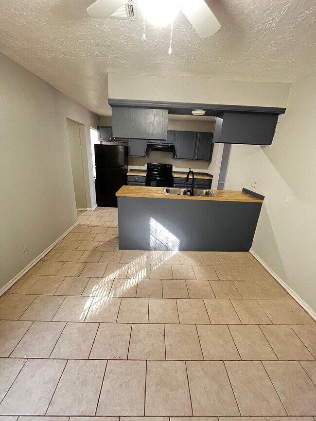 Building Photo - 2618 NW 26th St