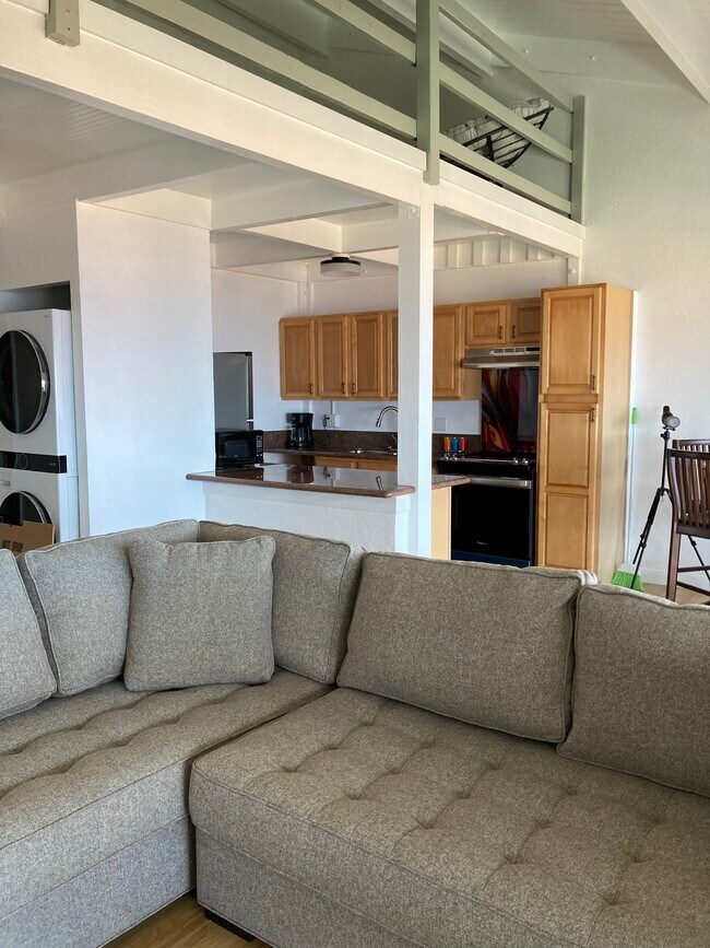 Bright open layout with vaulted ceilings - 79-7199 Mamalahoa Hwy