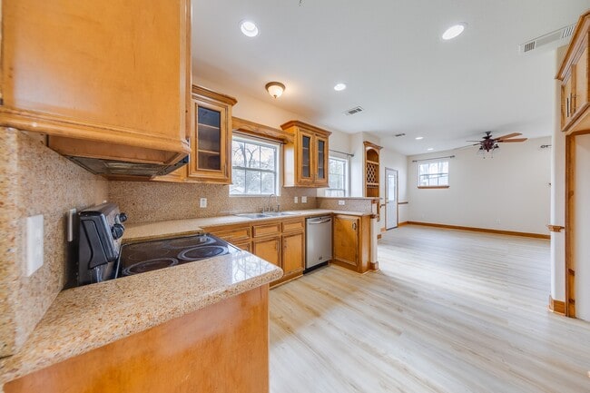 Building Photo - 8514 Bonner Dr