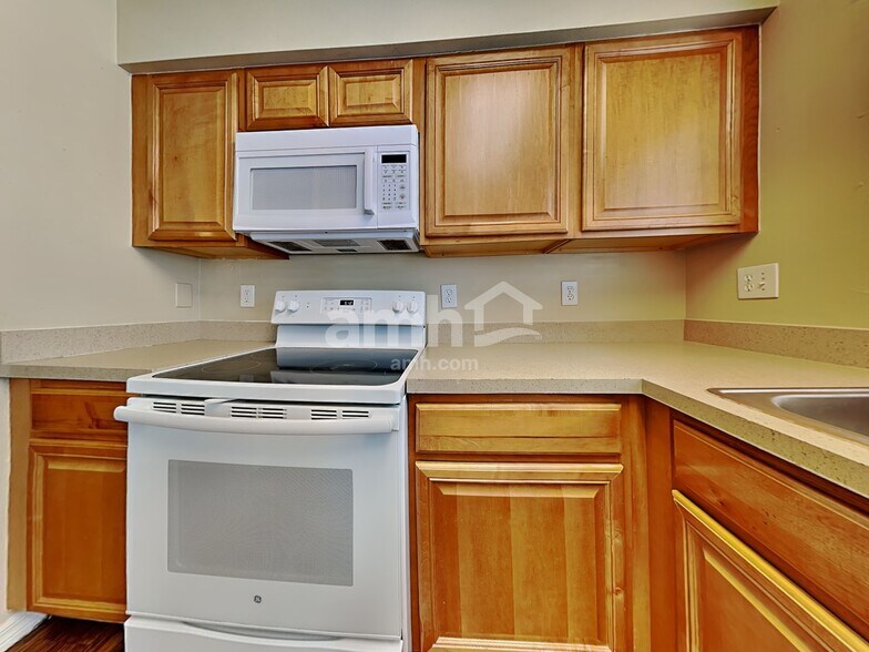 Building Photo - 4504 Reynolds Creek Ave