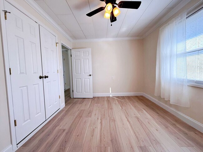 Building Photo - 315 E Millers Cove Rd