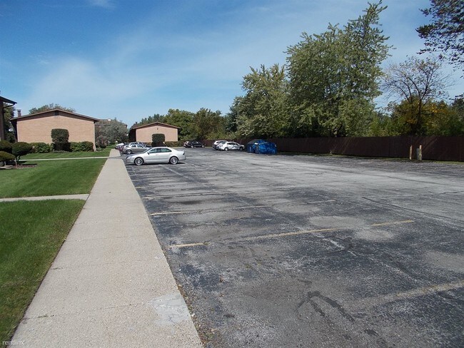 Building Photo - 8601 Manor Ave
