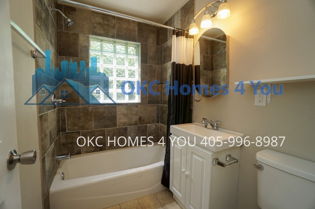 Building Photo - Updated 2 Bed Near I-44!