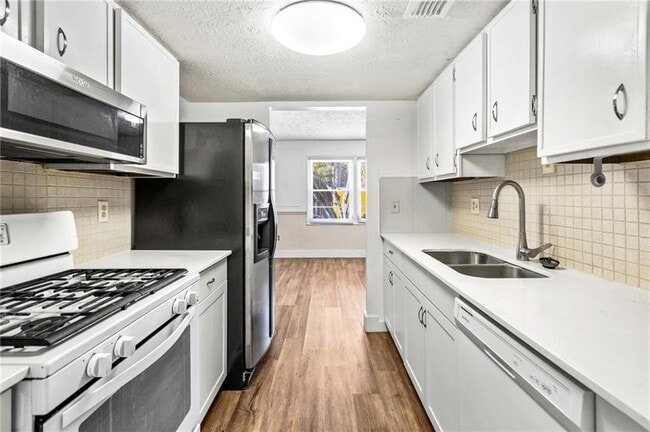 Building Photo - 8827 Applegate Ln