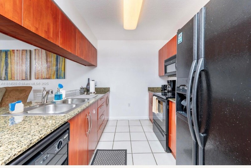 Building Photo - 1200 Brickell Bay Dr