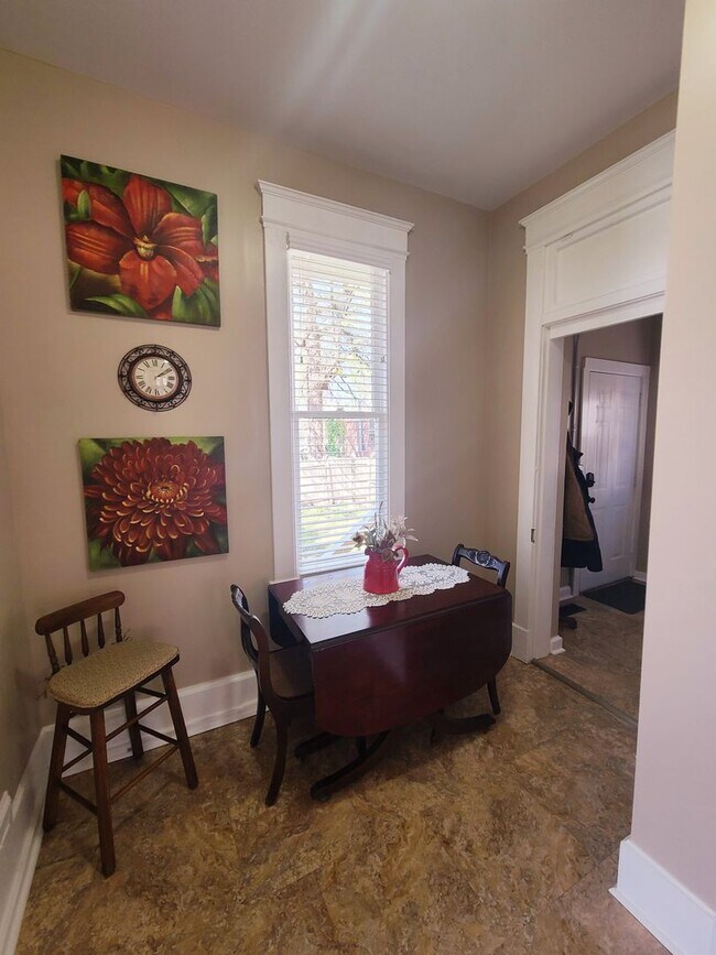 Building Photo - Furnished Lower Town Cottage in Lower Town...