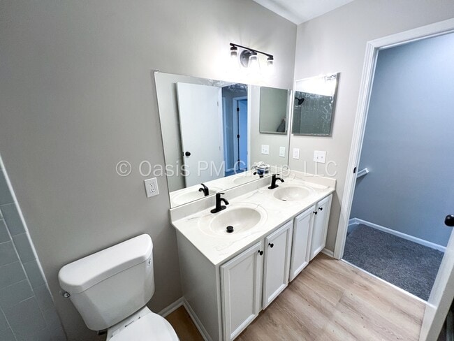 Building Photo - 709 Academy Dr