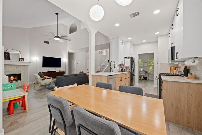 Building Photo - 5707 Marchmont Ln
