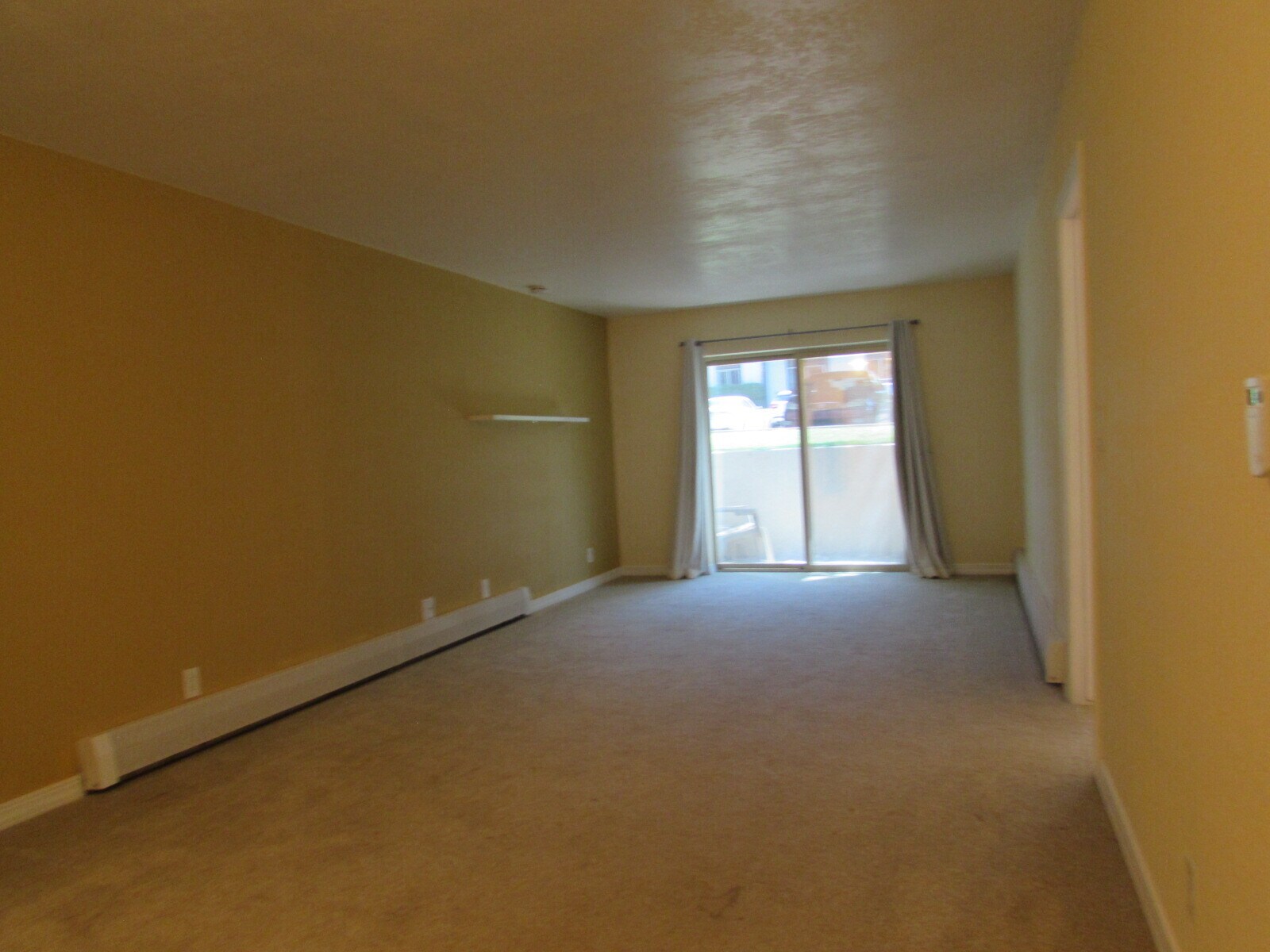 Building Photo - 3150 Lakeside Dr