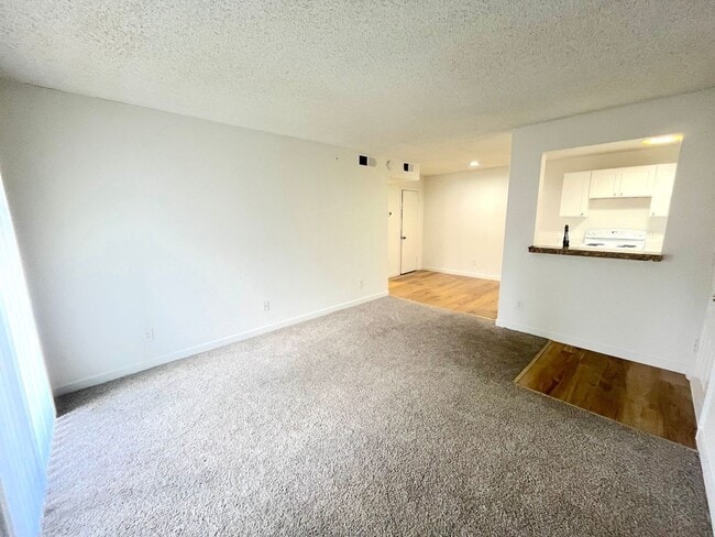Building Photo - GORGEOUS 1BED/1BATH GROIND FLOOR UNIT CONDO