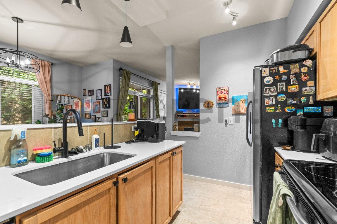 Building Photo - Unit E201