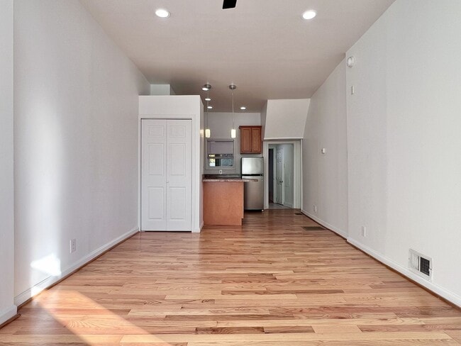Building Photo - Beautiful 1 BR w/ in unit WASHER / DRYER and private basement! *Available Now*