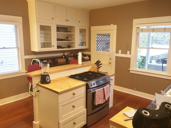 Building Photo - 4bd/2.5ba Seattle House