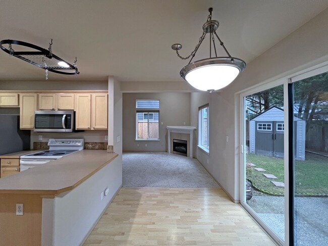 Building Photo - 3 Bedroom  2 Bath Home in Desirable Maple Valley