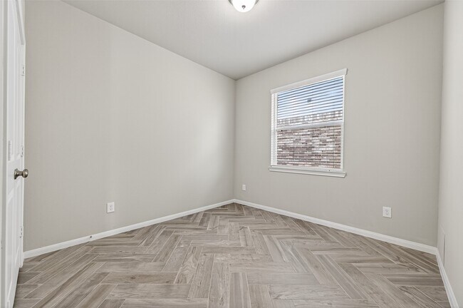 Building Photo - 11676 Whirlaway Dr