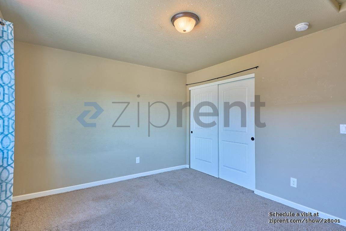 Building Photo - Unit