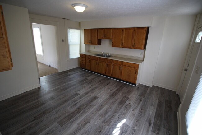 Building Photo - 3 Bedroom unit