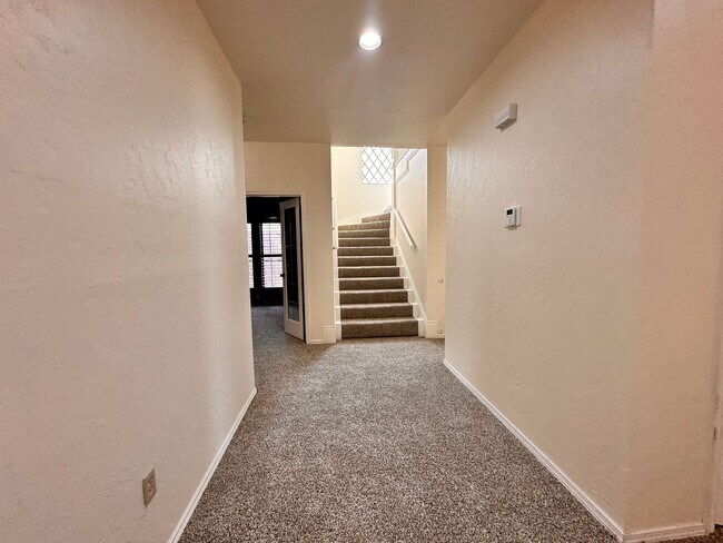 Building Photo - Spacious 4 Bed in Deer Creek