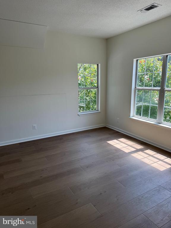 Building Photo - 1704 Lake Shore Crest Dr