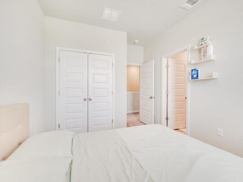 Building Photo - 7700 Dylan Dr