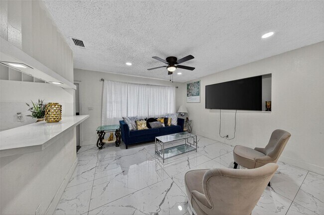 Building Photo - 19621 NW 11th Ct