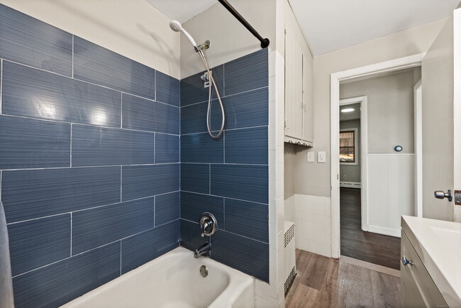 Building Photo - 30 Doran St