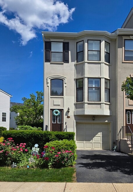 Building Photo - 324 Winthrop Dr