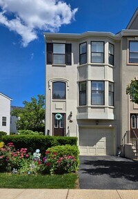 Building Photo - 324 Winthrop Dr