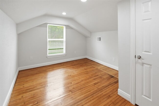Building Photo - 318 2nd St N