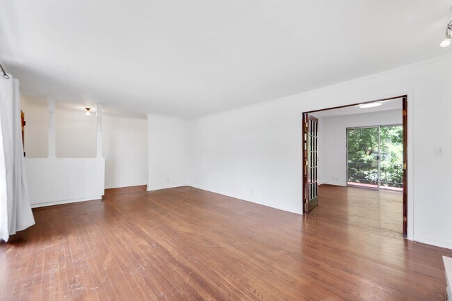 Building Photo - 3407 Batavia St