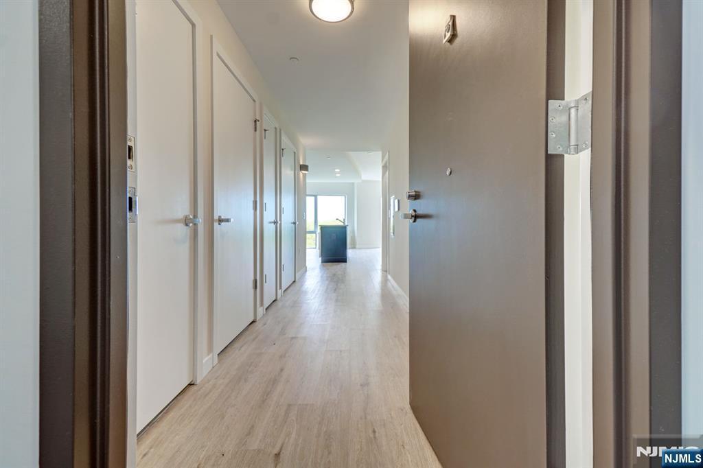 Building Photo - 69 Main St