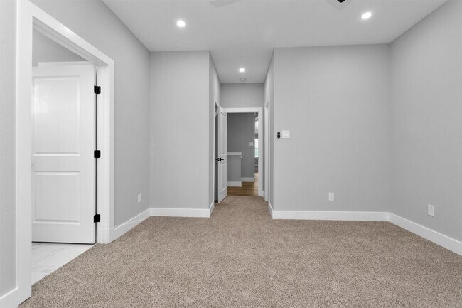 Building Photo - 6918 Dumble St