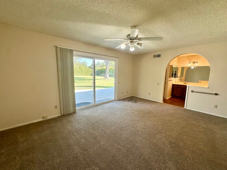 Building Photo - 1384 Naples Ct