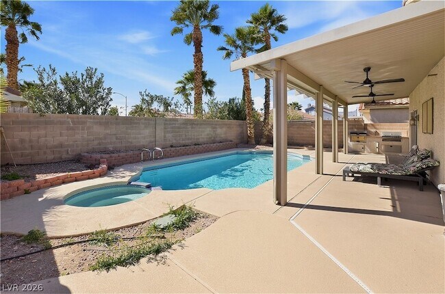 Building Photo - 7709 Kalmalii Ave