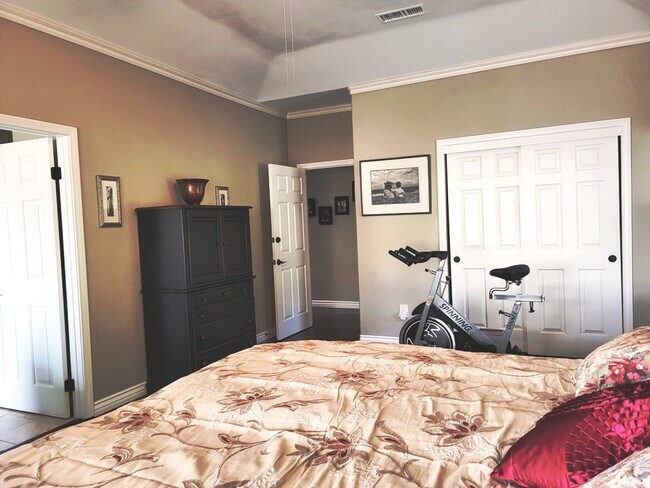 Building Photo - 1879 Fox Bridge Ct