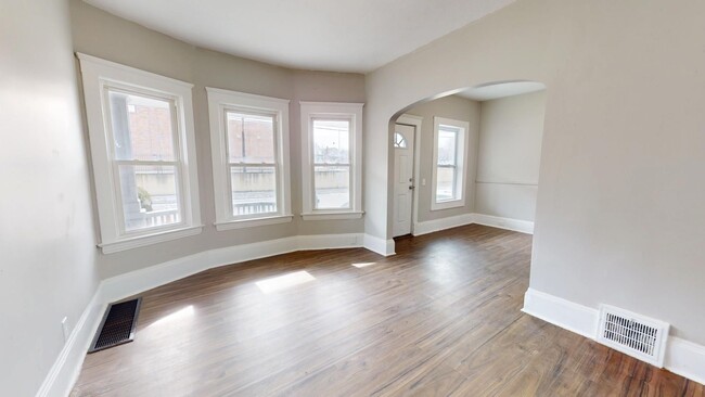 Building Photo - Lease to own! 5 bedroom/1 bath, Old Brooklyn.