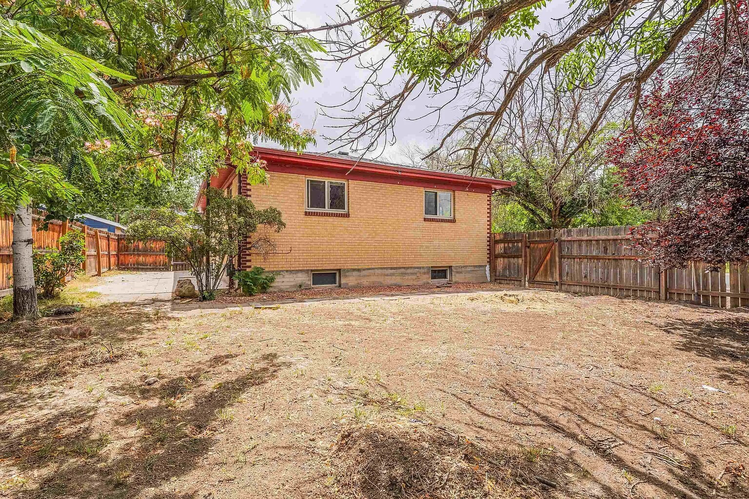 Building Photo - 2202 Orchard Ave