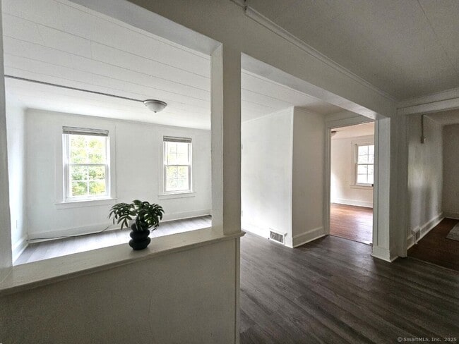 Building Photo - 10 Benedict St