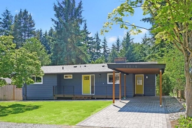 Building Photo - Lake city