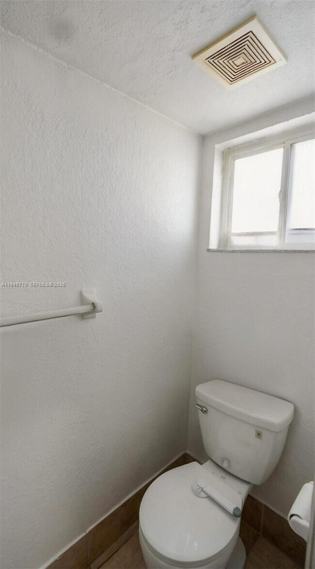 Building Photo - 235 Antilla Ave