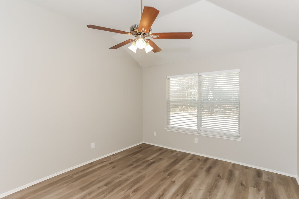 Building Photo - 1302 Hidden Glade Dr