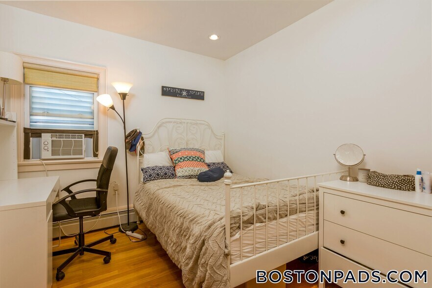 Building Photo - 162 L St