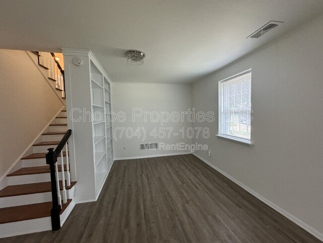 Building Photo - 253 Scofield Rd