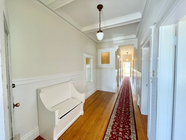 Building Photo - 927-929 Lincoln Way