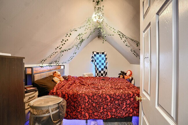 Building Photo - 304 Collins Ave